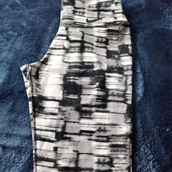 Dri Fit Nike Sports Wear  Leggings Size S - Picture 3 of 3